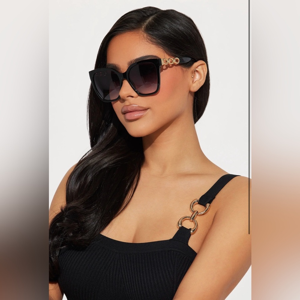Cat eye black with gold detail sold out online